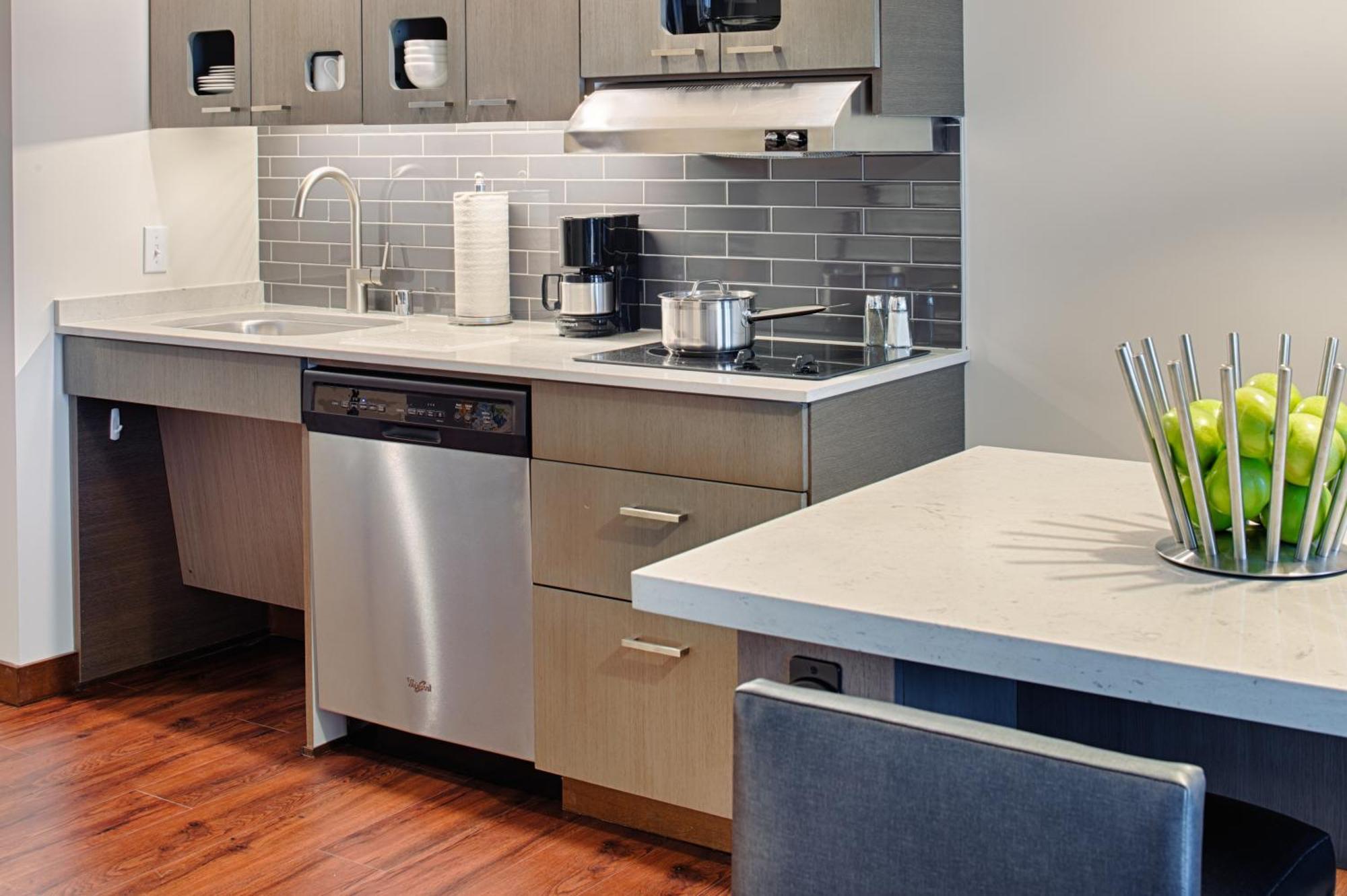 King Studio Suite Kitchen