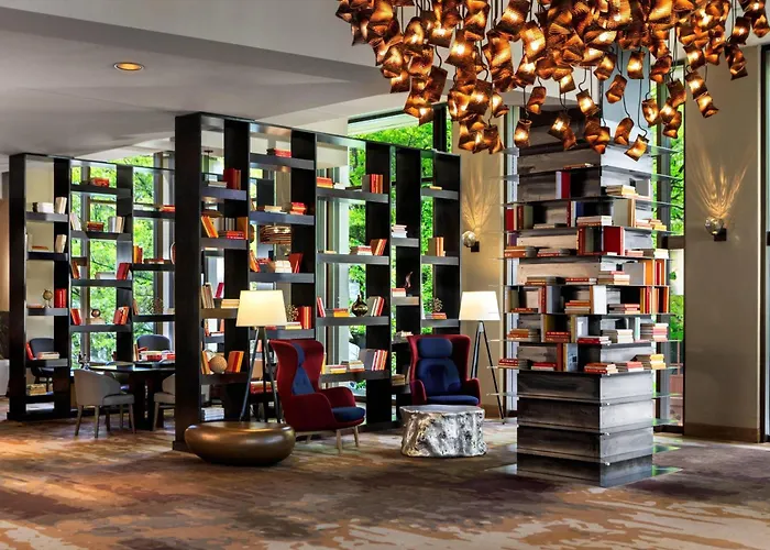 Pet Friendly hotel: Renaissance Seattle Hotel